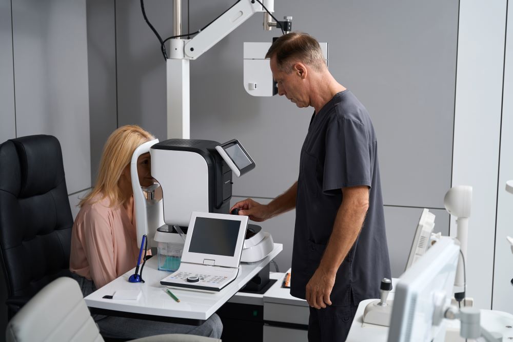 Women getting diagnosed in ophthalmological clinic
